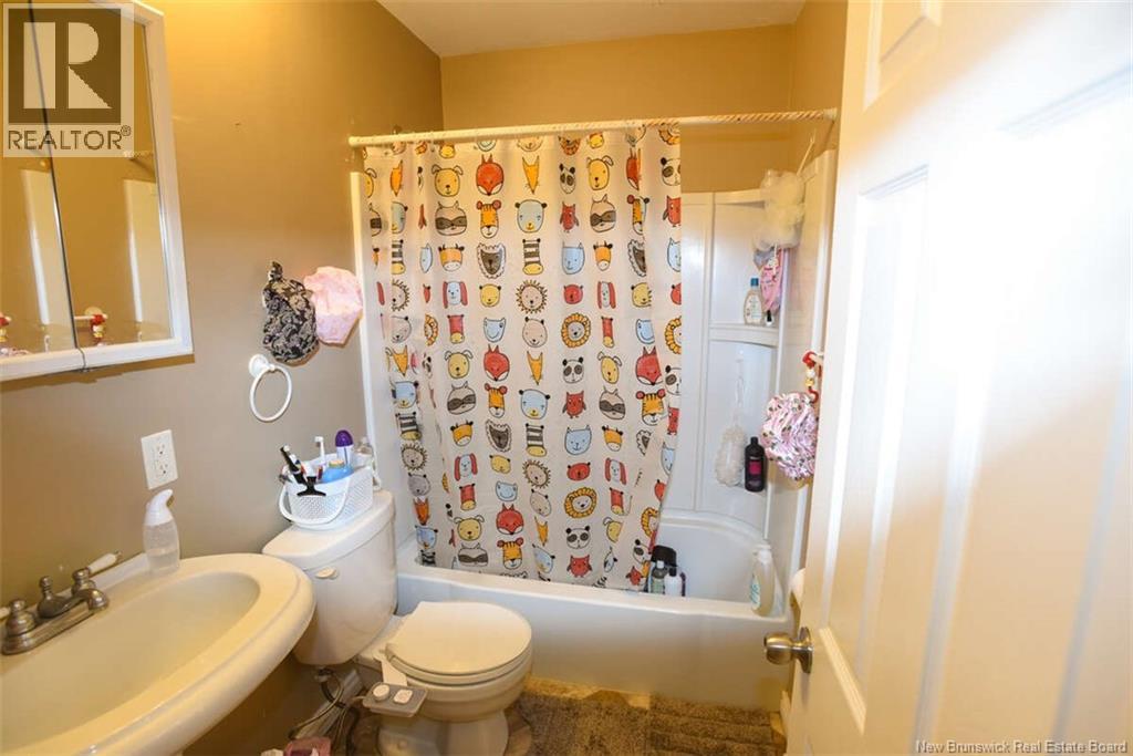 227 Leeds Drive, Fredericton, New Brunswick  E3B 4S7 - Photo 12 - NB127115