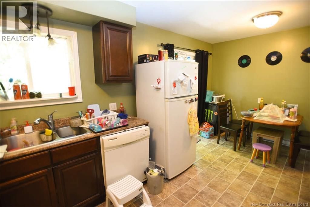227 Leeds Drive, Fredericton, New Brunswick  E3B 4S7 - Photo 13 - NB127115