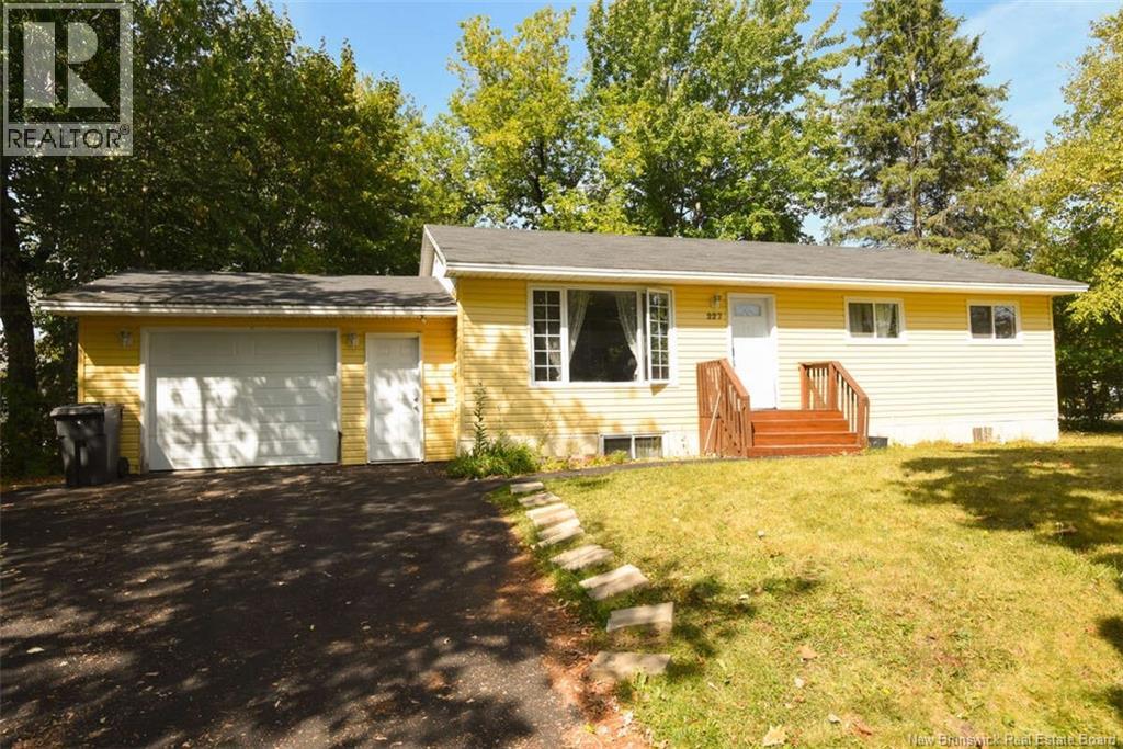 227 Leeds Drive, Fredericton, New Brunswick  E3B 4S7 - Photo 2 - NB127115