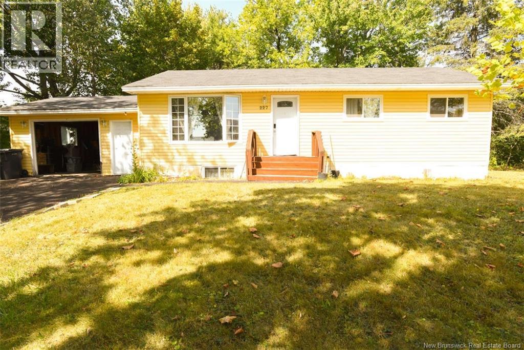 227 Leeds Drive, Fredericton, New Brunswick  E3B 4S7 - Photo 3 - NB127115