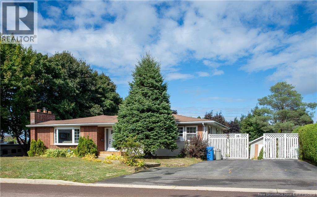 35 Avalon Street, Dieppe, New Brunswick  E1A 1J8 - Photo 2 - NB127161