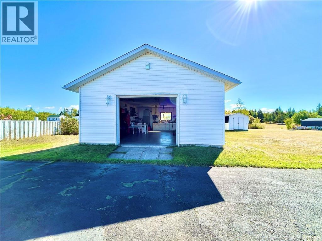 312 St-Pierre E Boulevard, Caraquet, New Brunswick  E1W 1B4 - Photo 35 - NB127339