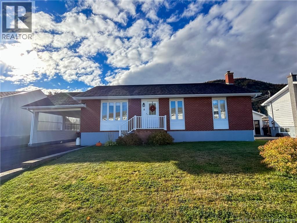 8 Ila Street, Campbellton, New Brunswick