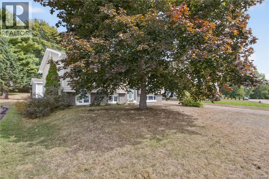 598 Guy, Dieppe, New Brunswick  E1A 4V7 - Photo 2 - NB127427