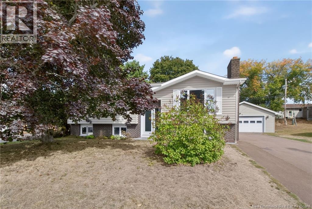 598 Guy, Dieppe, New Brunswick  E1A 4V7 - Photo 3 - NB127427