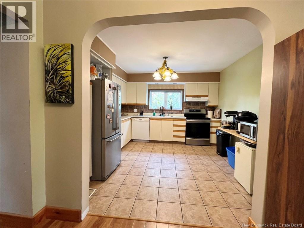 30 Hubert Street, Edmundston, New Brunswick  E3V 0B6 - Photo 7 - NB127424