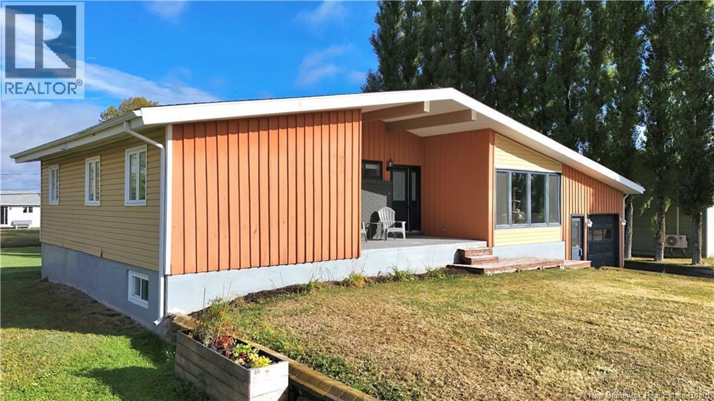 262 Jasmine, Beresford, New Brunswick  E8K 1M4 - Photo 3 - NB127500