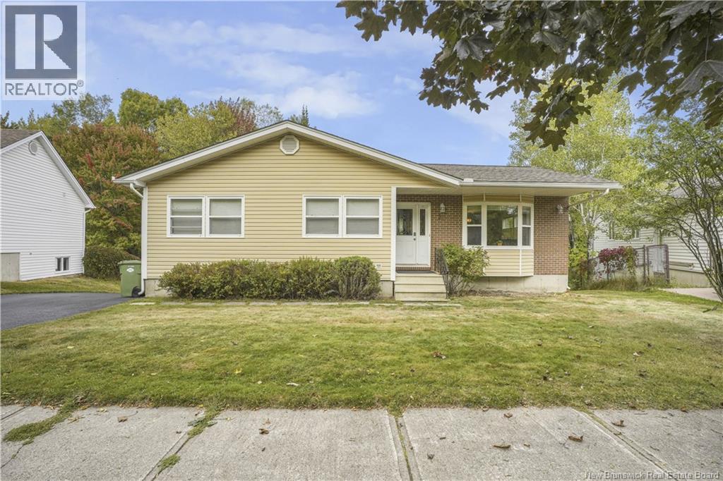 28 Pettigrove Crescent, Fredericton, New Brunswick  E3A 5P3 - Photo 1 - NB127396