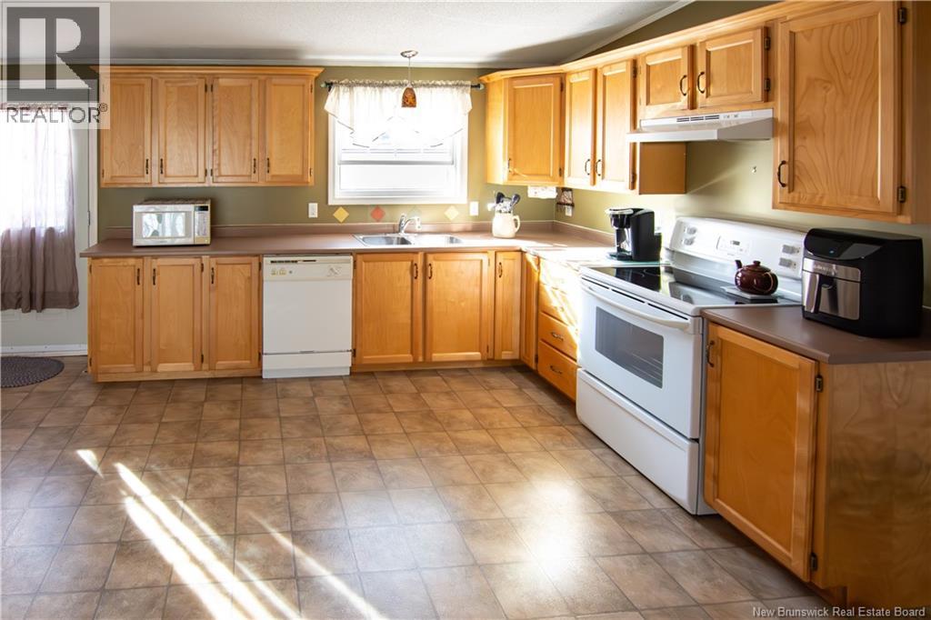 8 Walnut Street, Moncton, New Brunswick  E1H 3B7 - Photo 3 - NB127412