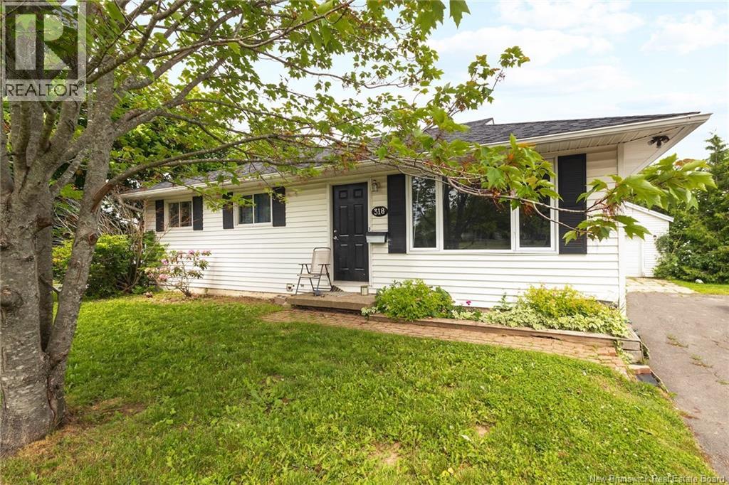 318 Canterbury Drive, Fredericton, New Brunswick  E3B 4L9 - Photo 2 - NB127949