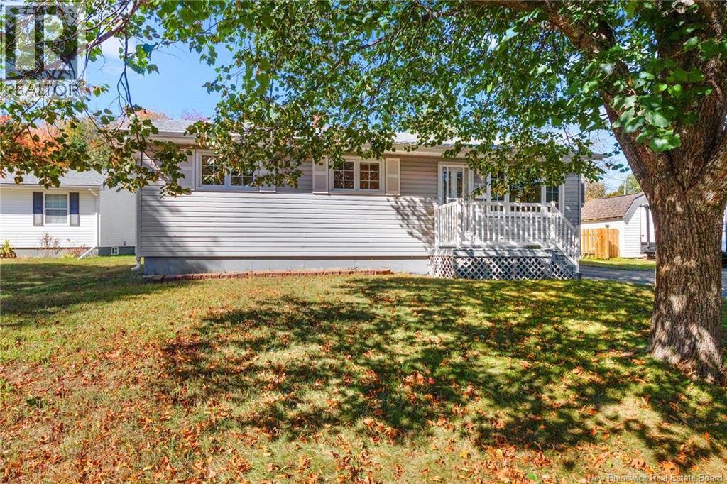 6 Centennial Court, Fredericton, New Brunswick  E3A 4G6 - Photo 2 - NB127947