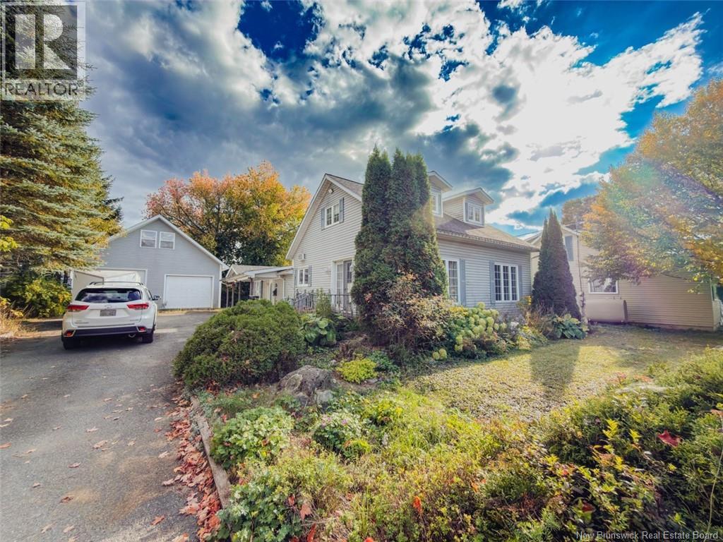 62 Hillcrest Avenue, Hartland, New Brunswick  E7P 1M7 - Photo 2 - NB127241