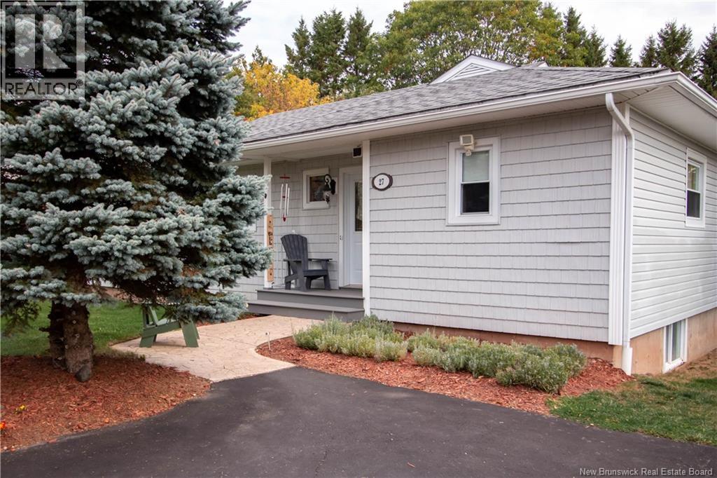 27 Maxwell Drive, Sussex, New Brunswick  E4E 2E1 - Photo 1 - NB127985