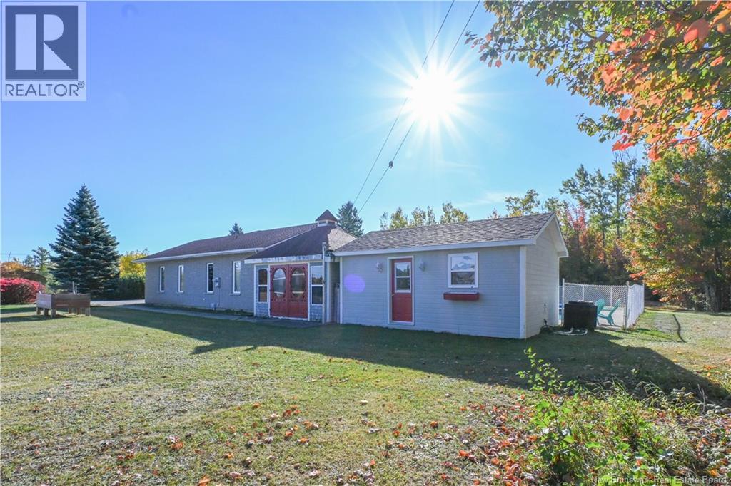118 Rue Du Portage Street, Caraquet, New Brunswick  E1W 1A8 - Photo 5 - NB128048