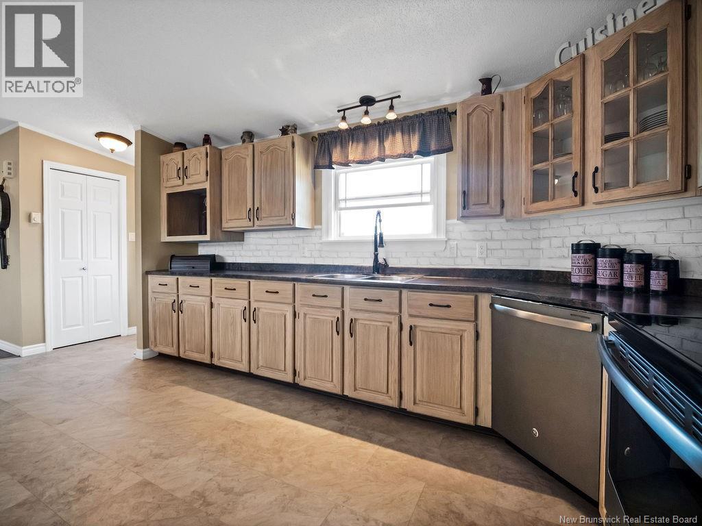 7 Ascona Street, Moncton, New Brunswick  E1H 3H7 - Photo 10 - NB128041