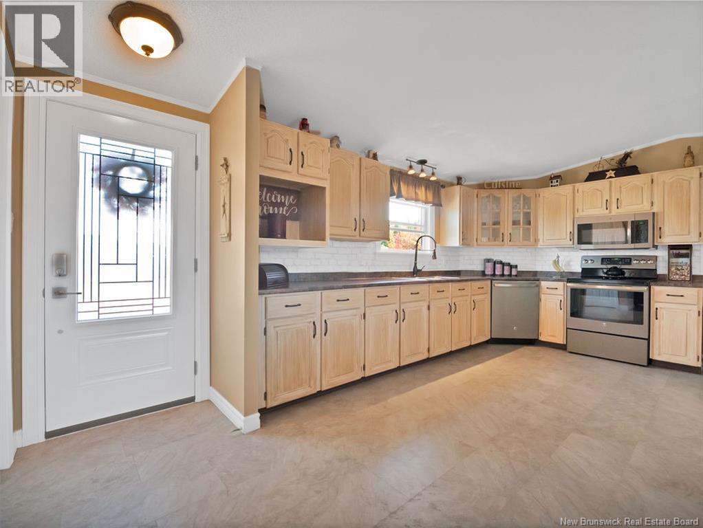 7 Ascona Street, Moncton, New Brunswick  E1H 3H7 - Photo 8 - NB128041