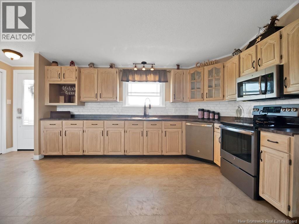 7 Ascona Street, Moncton, New Brunswick  E1H 3H7 - Photo 9 - NB128041