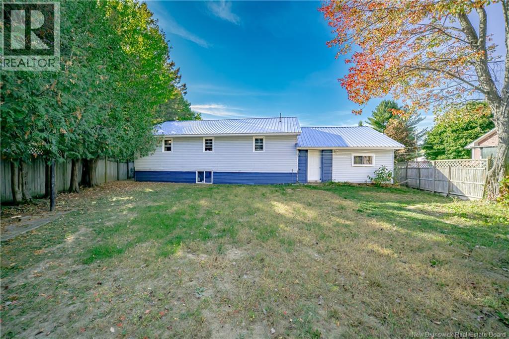 26 Hachey Avenue, Fredericton, New Brunswick  E3A 3X6 - Photo 4 - NB128249