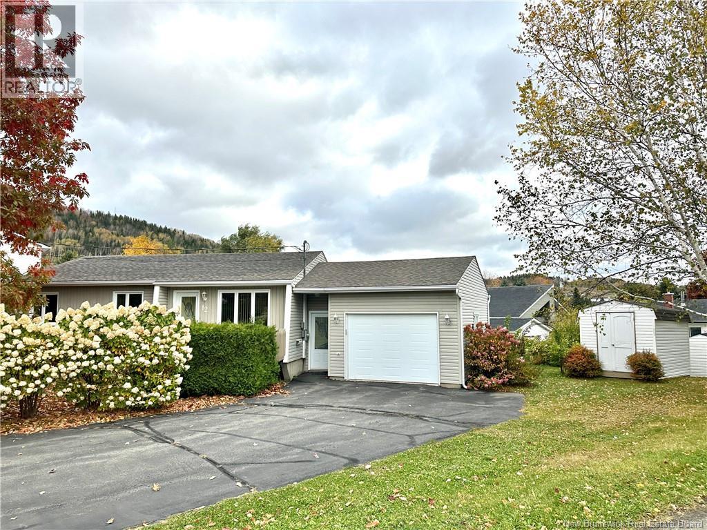 12 Lilianne Avenue, Edmundston, New Brunswick  E3V 3Z1 - Photo 2 - NB128256