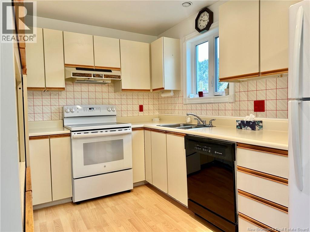 12 Lilianne Avenue, Edmundston, New Brunswick  E3V 3Z1 - Photo 7 - NB128256