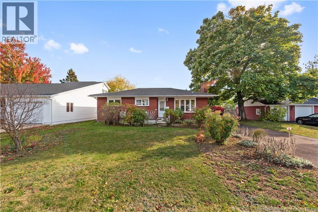 136 Glenwood Drive, Moncton, New Brunswick  E1A 2N1 - Photo 2 - NB128395
