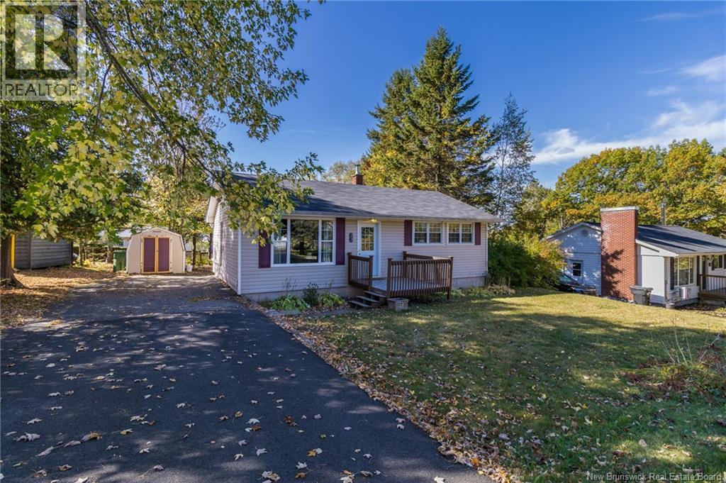 23 Fairview Drive, Fredericton, New Brunswick  E3C 1K4 - Photo 2 - NB127688