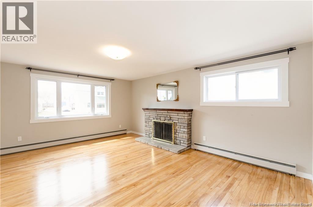 93 Edward, Moncton, New Brunswick E1A 3Z1 - Photo 3 - NB128438