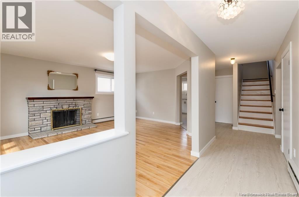 93 Edward, Moncton, New Brunswick E1A 3Z1 - Photo 7 - NB128438