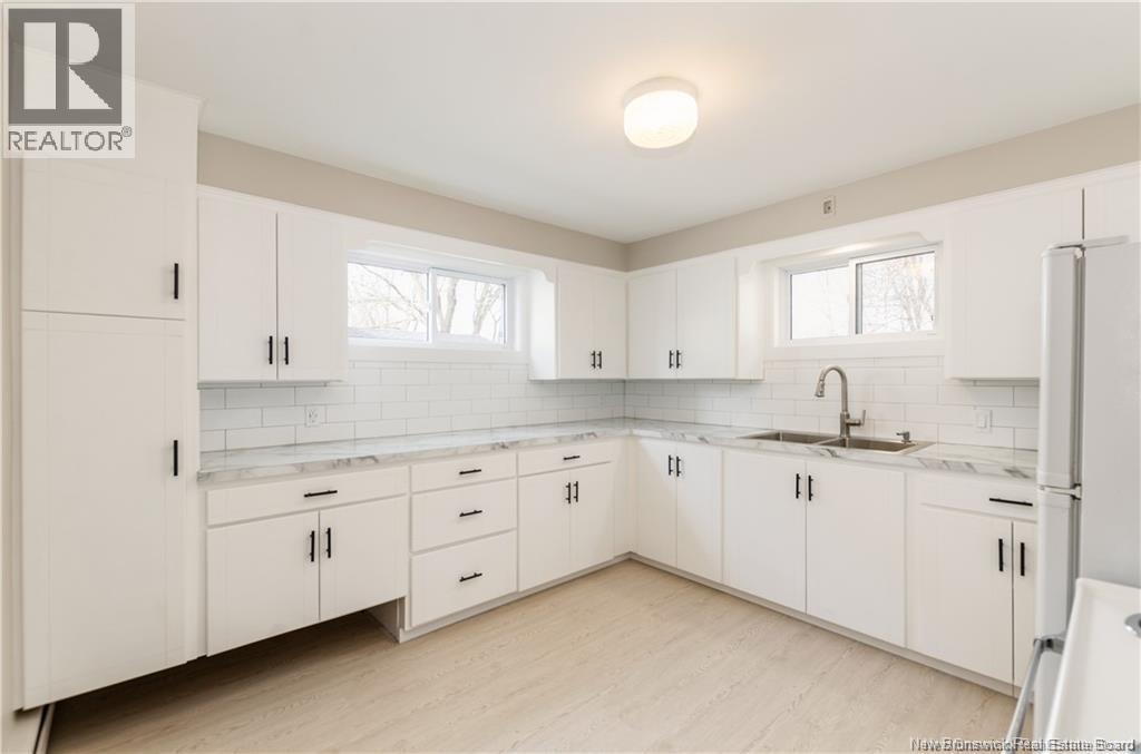 93 Edward, Moncton, New Brunswick E1A 3Z1 - Photo 8 - NB128438