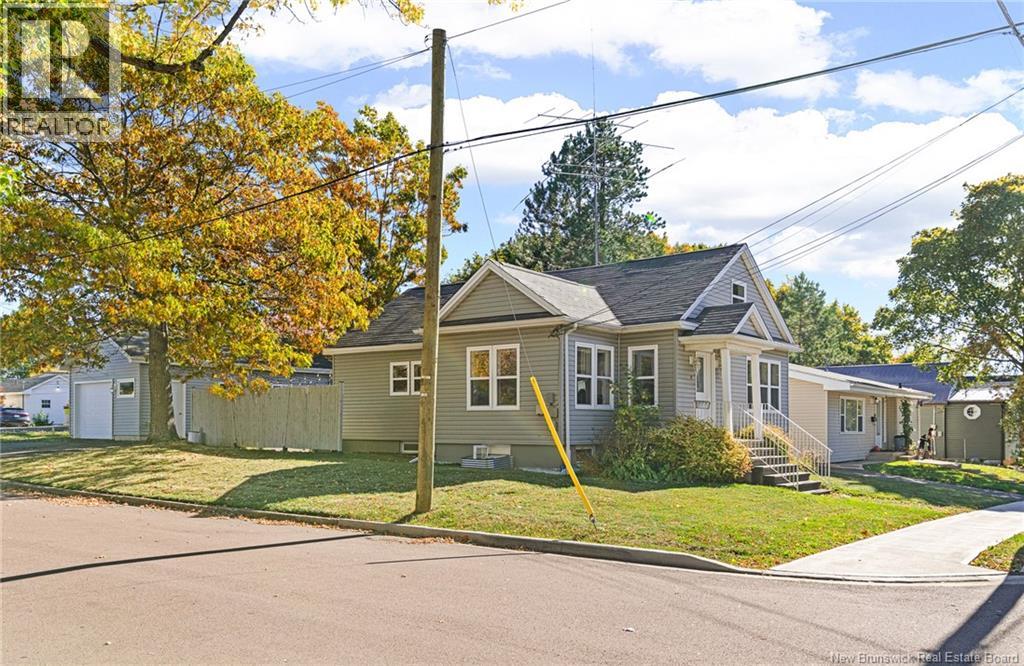 67 Peter St, Moncton, New Brunswick  E1A 3W3 - Photo 3 - NB128402