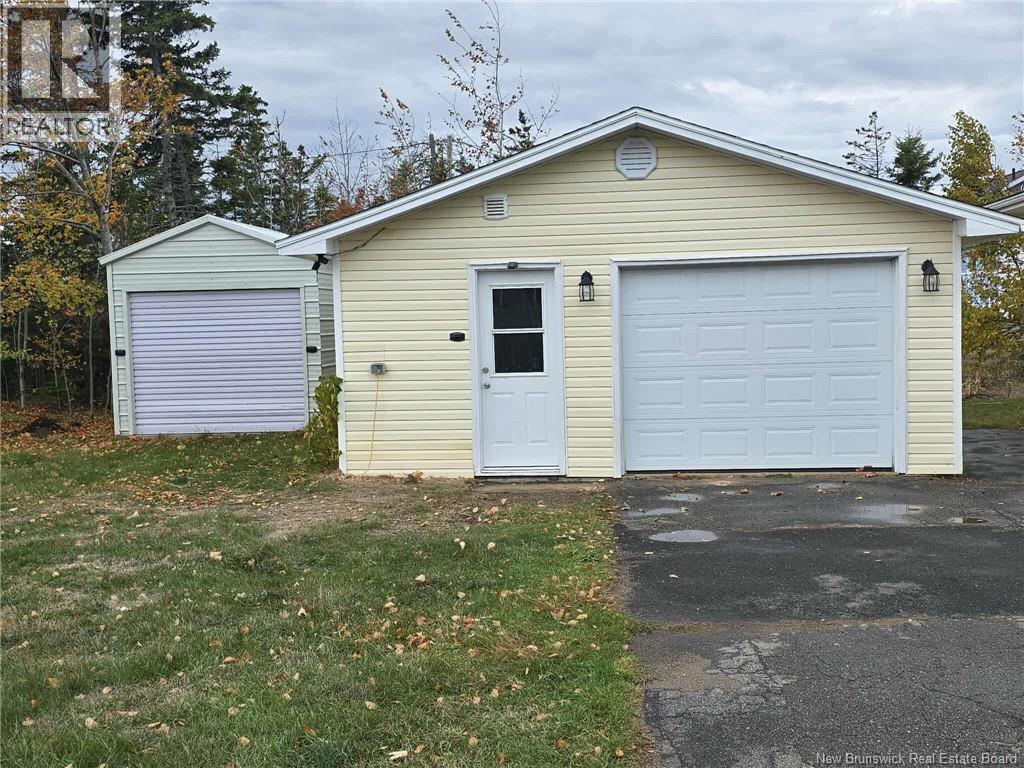 349 Bayshore Drive, Bathurst, New Brunswick  E2A 6A5 - Photo 10 - NB128623