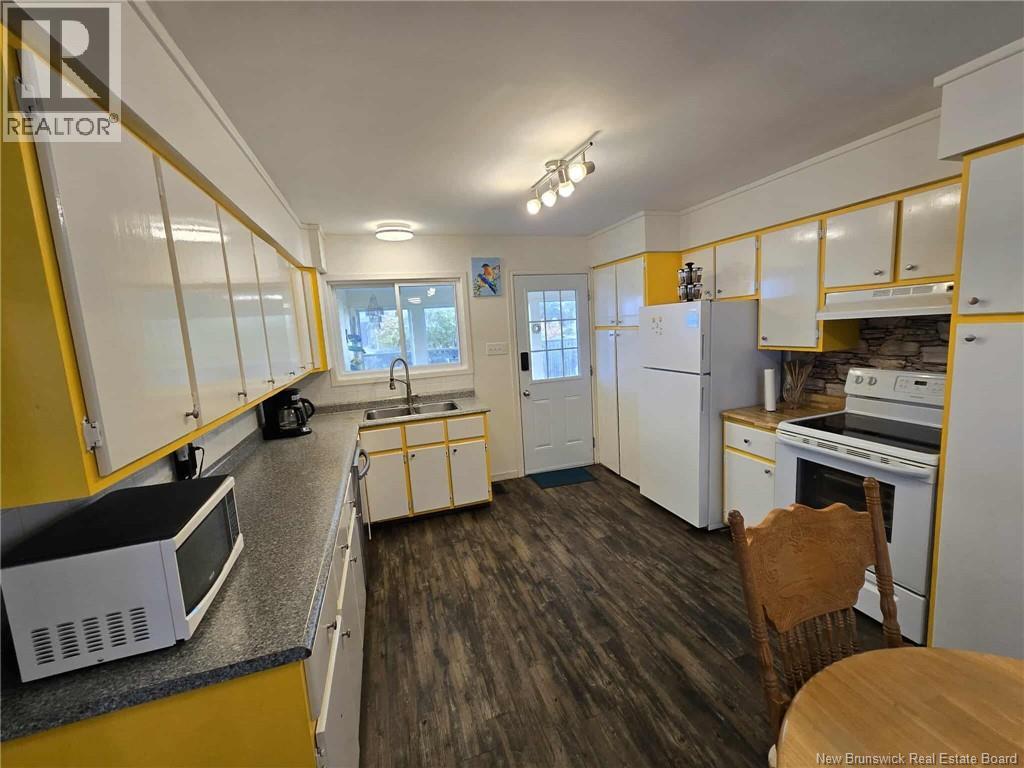 349 Bayshore Drive, Bathurst, New Brunswick  E2A 6A5 - Photo 16 - NB128623