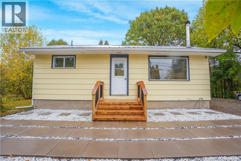 865 Riverside Drive, Fredericton, New Brunswick  E3A 8R1 - Photo 3 - NB128709