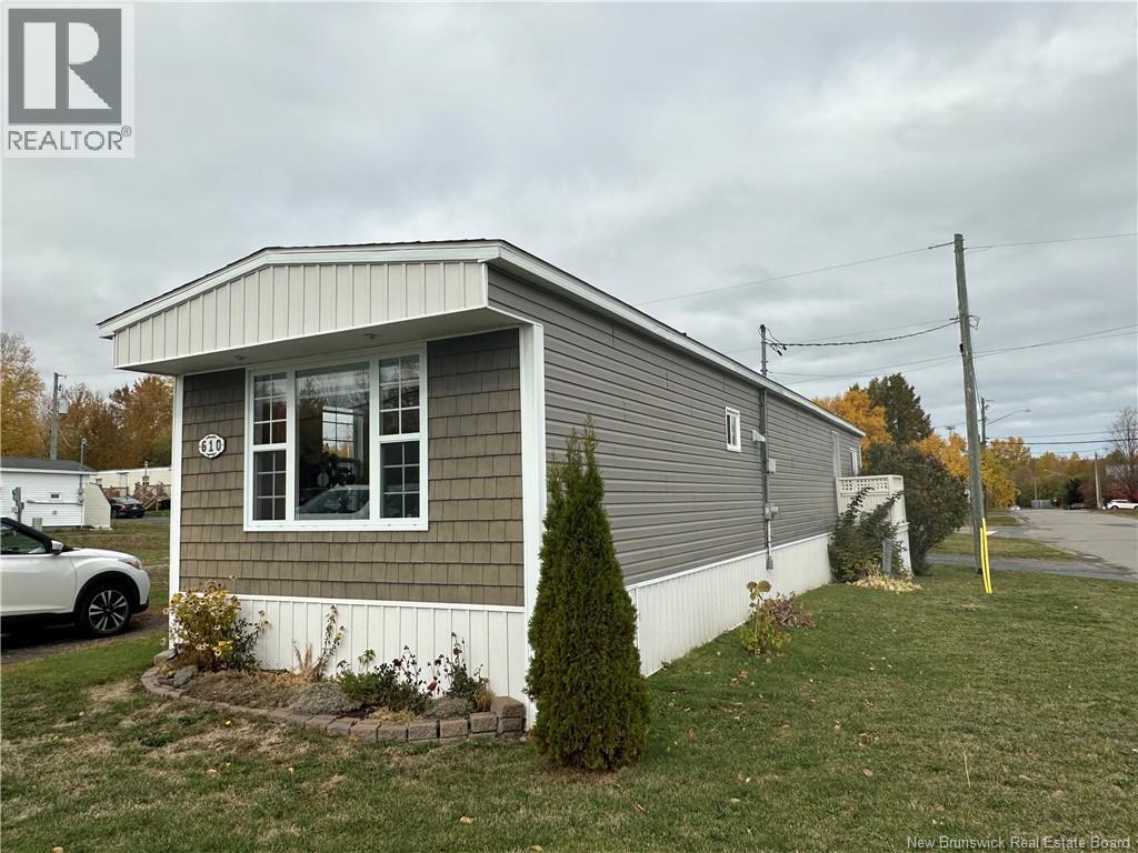 610 College, Bathurst, New Brunswick  E2A 2T6 - Photo 2 - NB128773