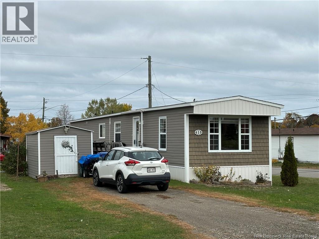 610 College, Bathurst, New Brunswick  E2A 2T6 - Photo 3 - NB128773