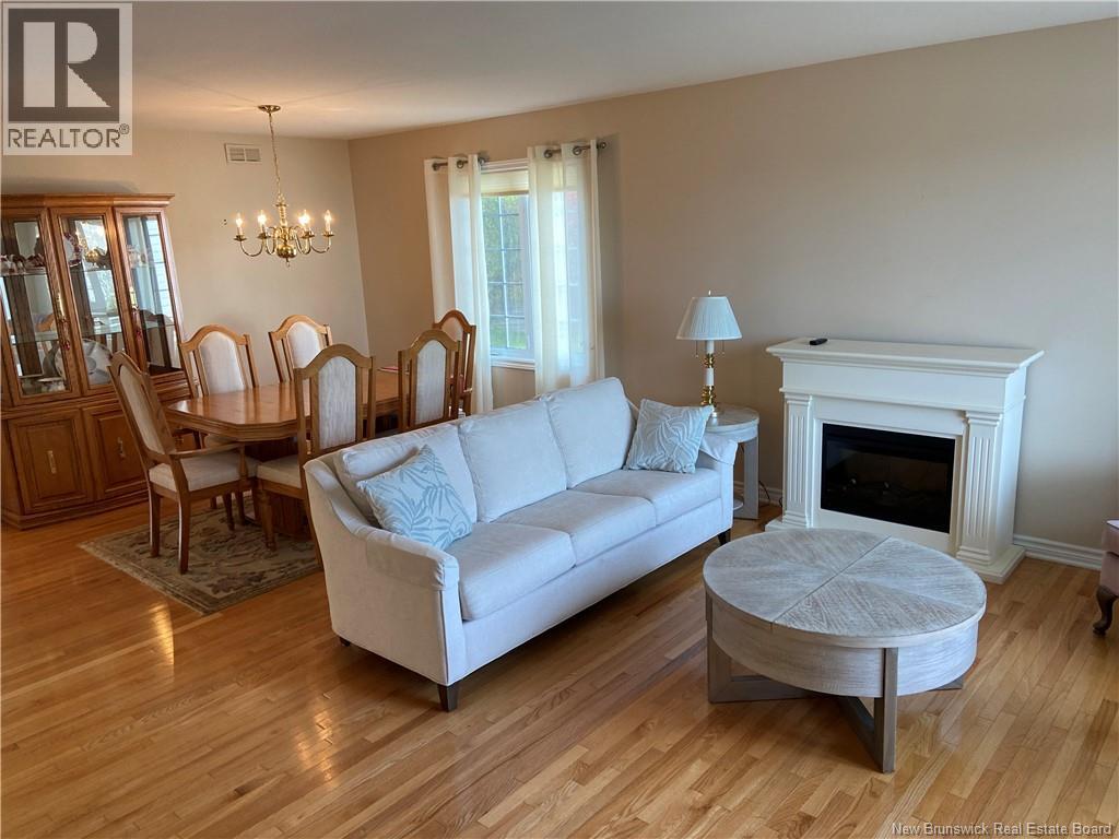 7 White House Court, Saint John, New Brunswick  E2M 5Z8 - Photo 2 - NB128642