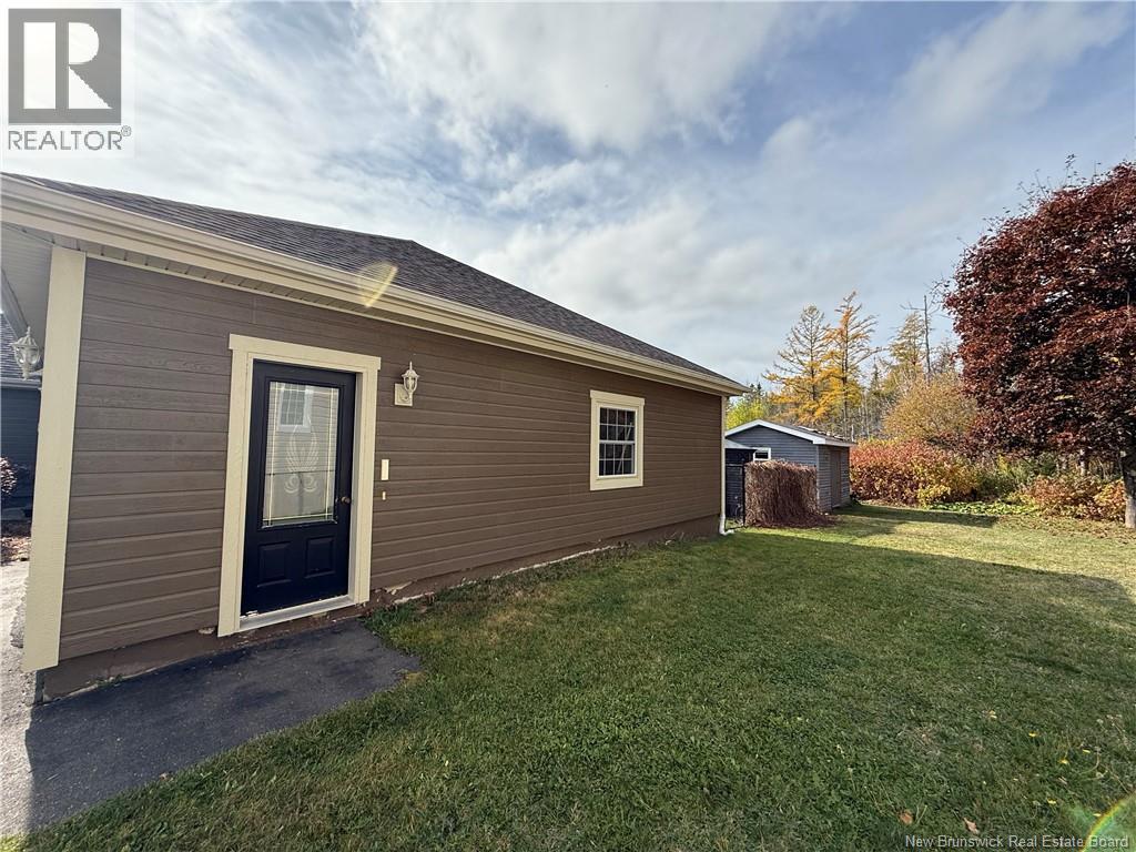 125 Fairview Court, Bathurst, New Brunswick  E2A 4X5 - Photo 3 - NB128940