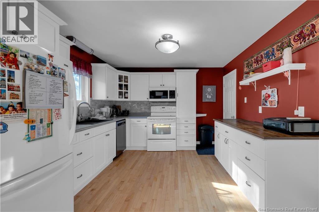 337 Lakeview Drive, Saint John, New Brunswick  E2J 3M9 - Photo 4 - NB128981