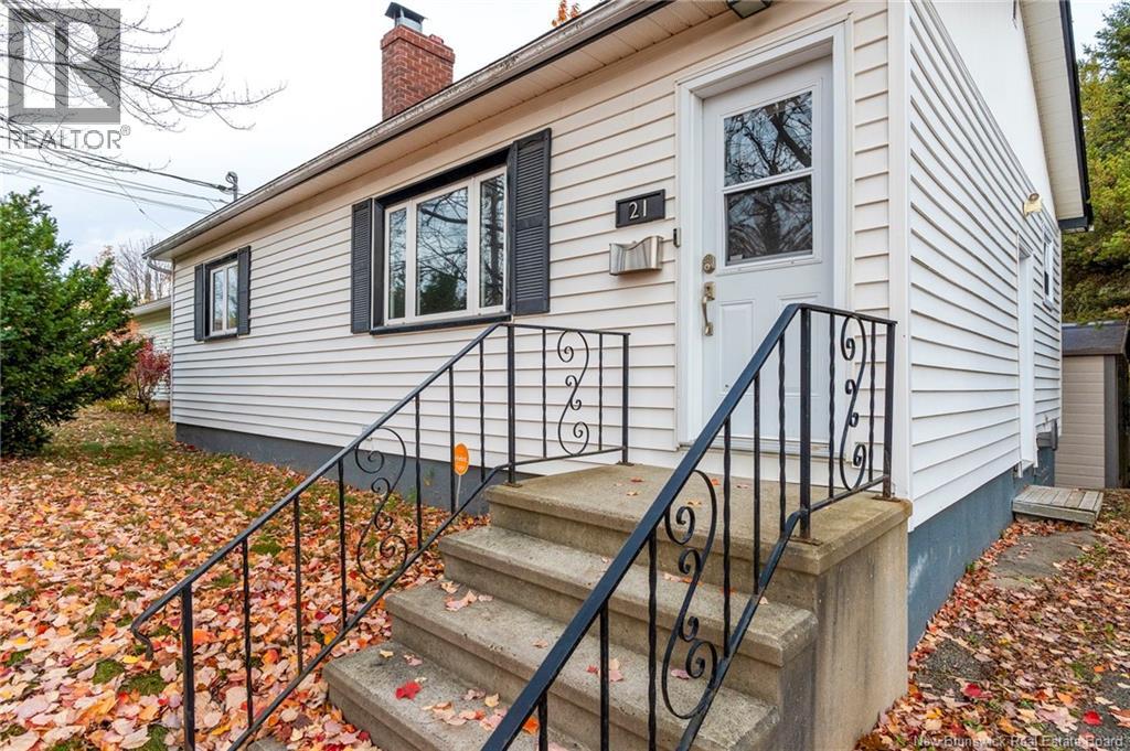 21 Garfield, Moncton, New Brunswick E1C 3Y4 - Photo 3 - NB129055