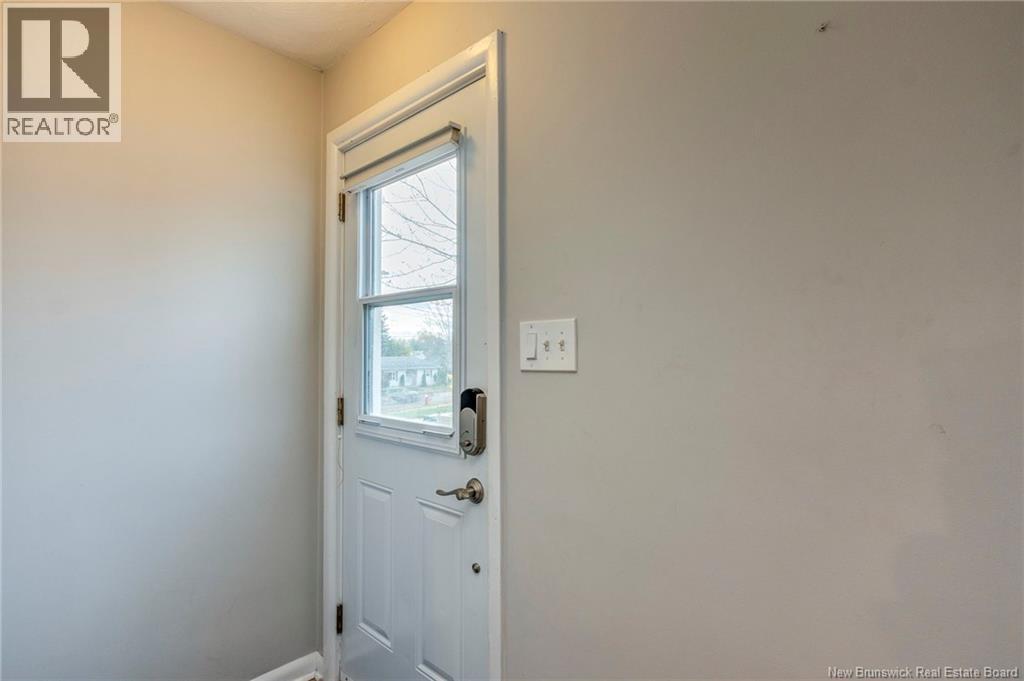 21 Garfield, Moncton, New Brunswick E1C 3Y4 - Photo 4 - NB129055