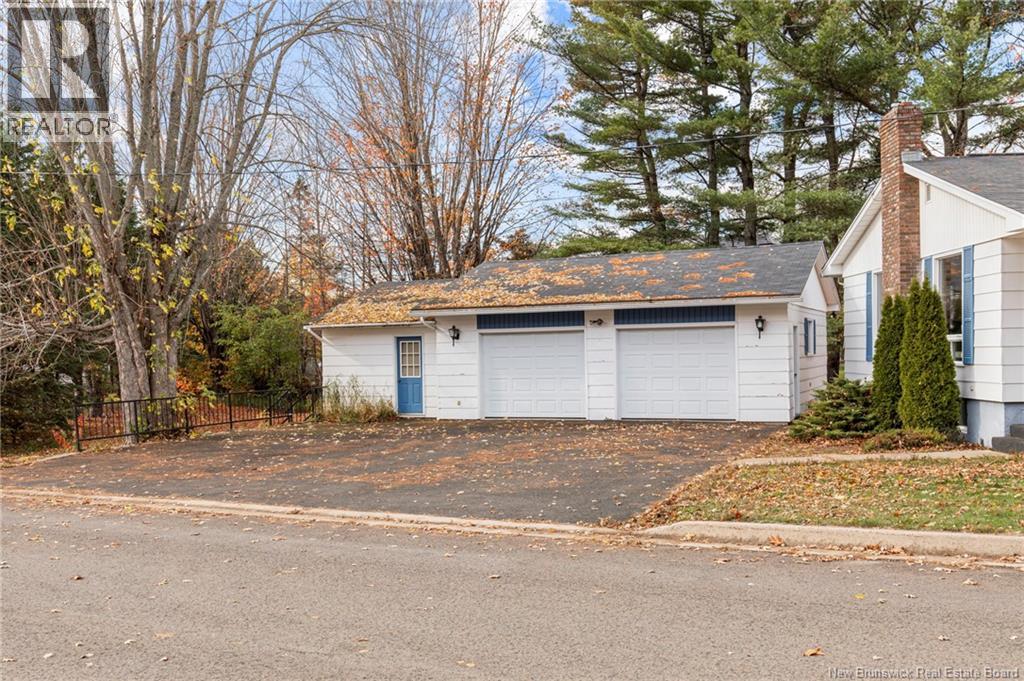 27 Grasse Circle, Fredericton, New Brunswick E3A 7S8 - Photo 2 - NB129106