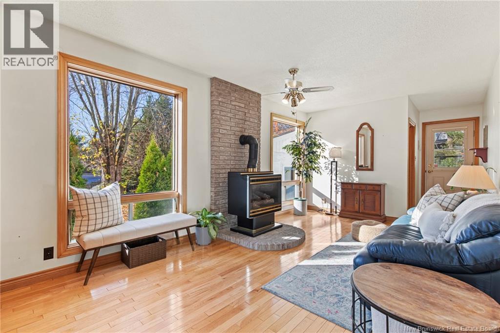 27 Grasse Circle, Fredericton, New Brunswick E3A 7S8 - Photo 3 - NB129106