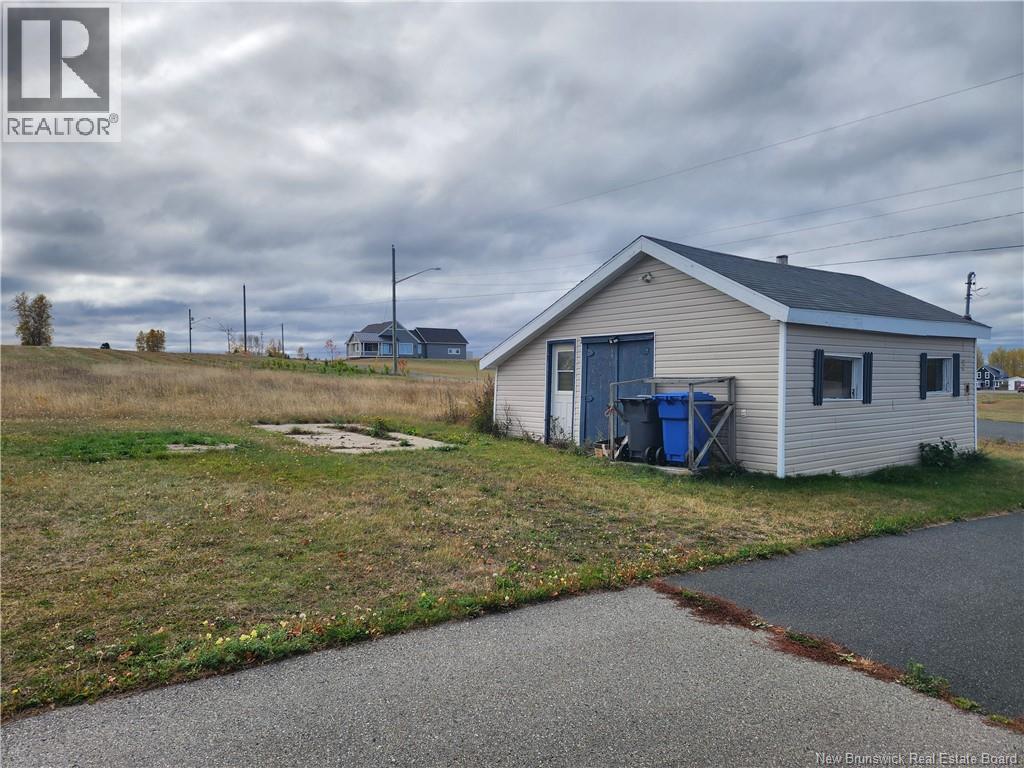 10 Gionet, Caraquet, New Brunswick  E1W 1A3 - Photo 5 - NB128700