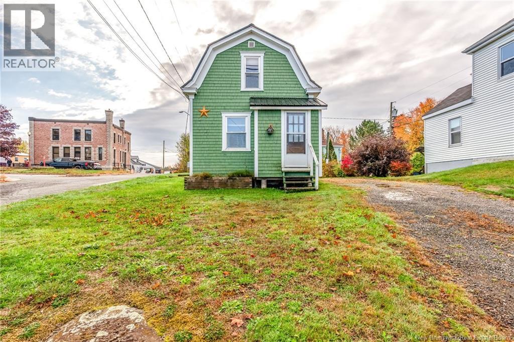 7 Wallace Street, St George, New Brunswick  E5C 3P3 - Photo 2 - NB128856