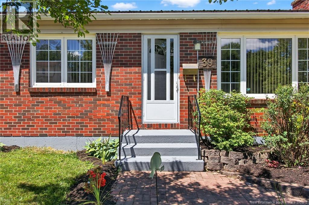 39 Laurelle Avenue, Moncton, New Brunswick  E1G 1G2 - Photo 4 - NB129185
