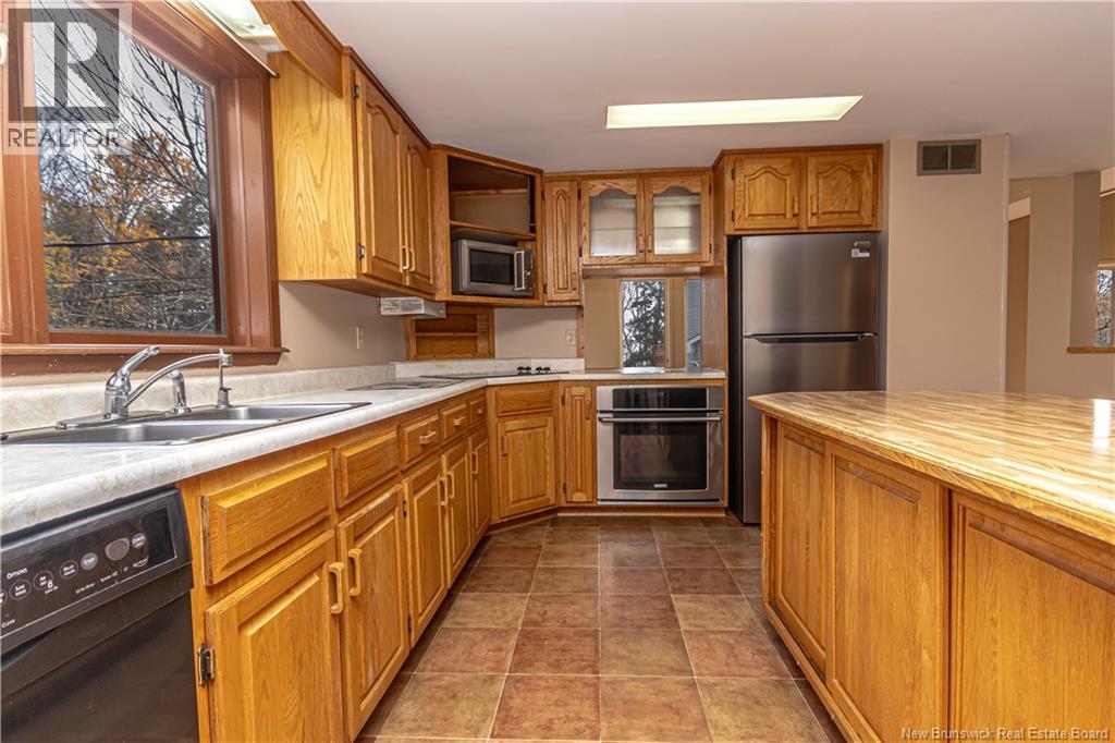 69 Pugsley Street, Fredericton, New Brunswick  E3B 6J2 - Photo 11 - NB129229