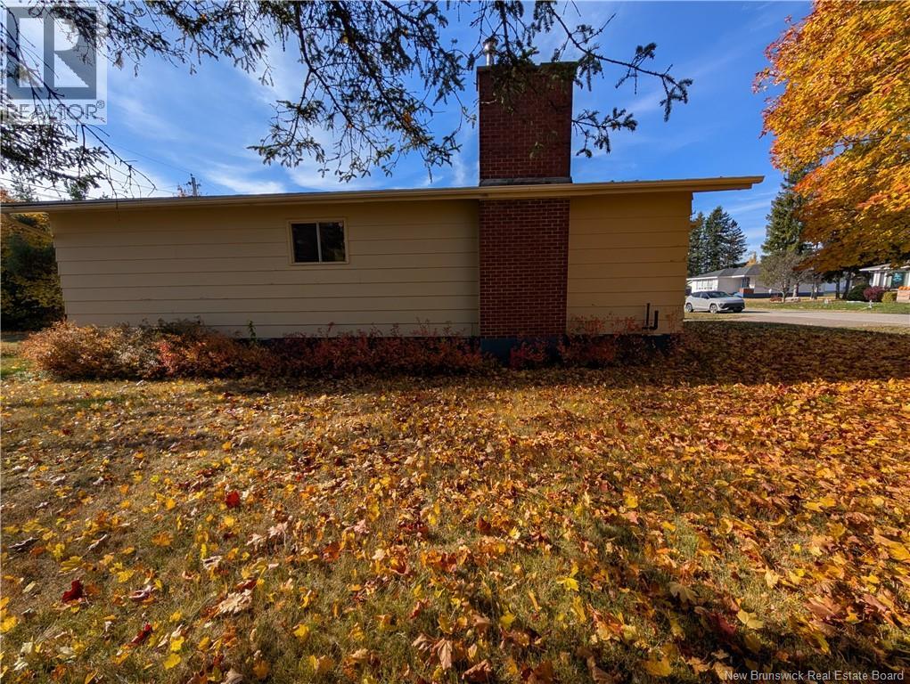 1105 Smith, Bathurst, New Brunswick  E2A 3V3 - Photo 5 - NB129414