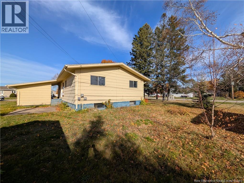 1105 Smith, Bathurst, New Brunswick  E2A 3V3 - Photo 6 - NB129414