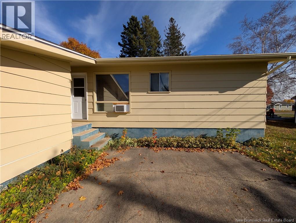 1105 Smith, Bathurst, New Brunswick  E2A 3V3 - Photo 7 - NB129414