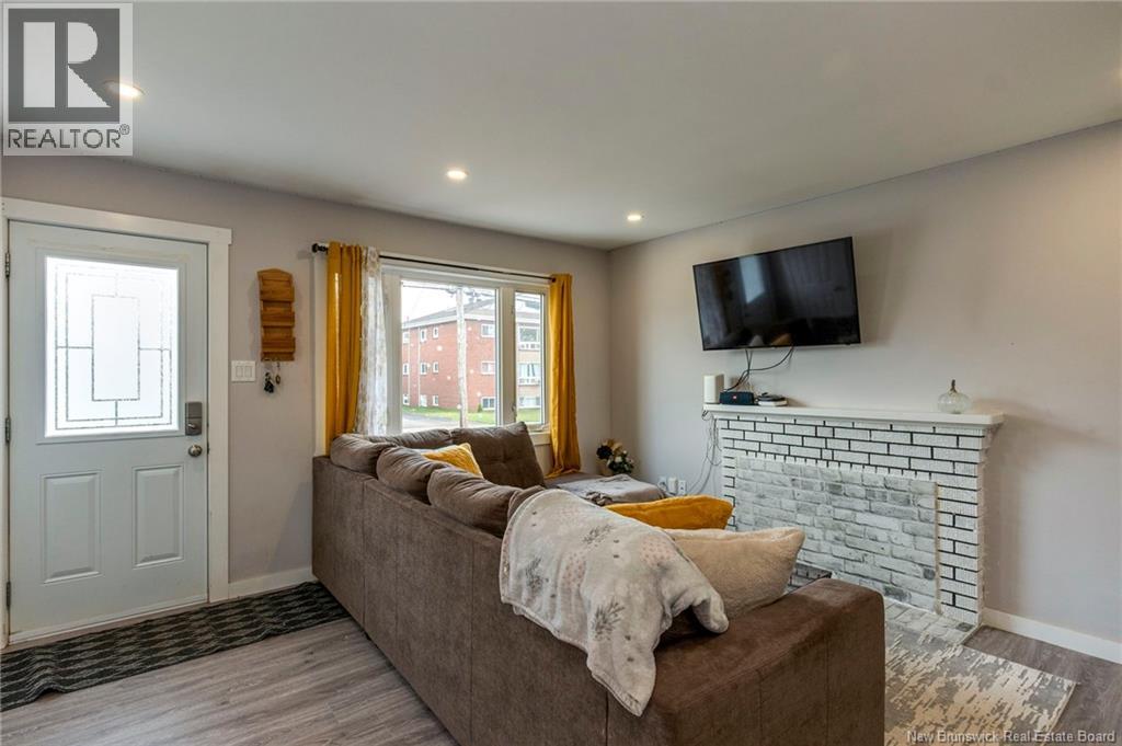 62 Waverley Avenue, Moncton, New Brunswick  E1C 7T7 - Photo 3 - NB129335